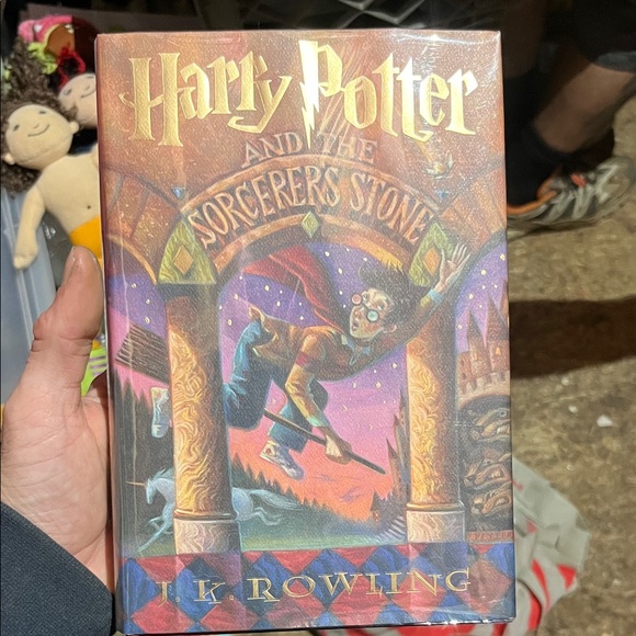 Harry Potter and the Sorcerer's Stone Book first edition! Mint! - Picture 1 of 5